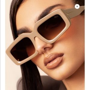 Dezi sunglasses - Read the room